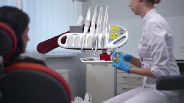 Dental Unit Blurred Unrecognizable Female Dentist Showing Teeth Cast Patient — Video Stock