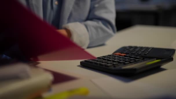 Unrecognizable Female Accountant Analyzing Paperwork Calculating Calculator Office Young Caucasian — Vídeo de Stock