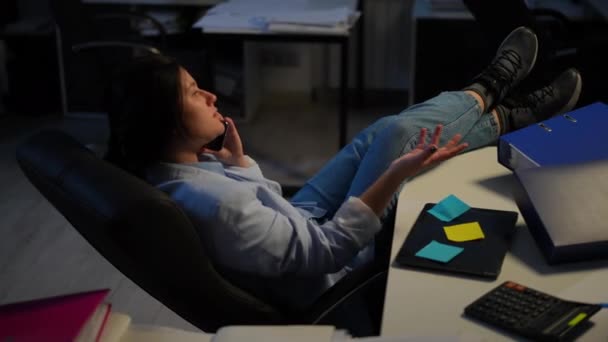 Young Woman Feet Table Sitting Office Talking Phone Juggling Tangerine — Videoclip de stoc
