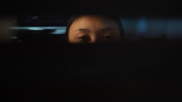 Close Blinders Opening Positive Asian Young Woman Looking Camera Smiling — Vídeos de Stock