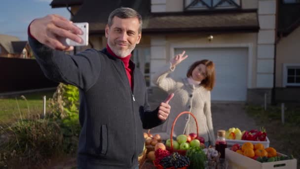 Smiling Caucasian Man Gesturing Thumb Peace Taking Selfie Woman Background — Vídeos de Stock