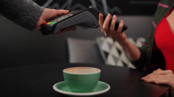 Unrecognizable Woman Paying Smartphone App Coffee Cafe Close Pos Terminal — Vídeo de Stock