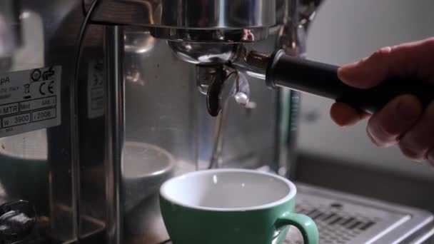 Close Brown Freshly Brewed Coffee Pouring Portafilter Coffee Cup Unrecognizable — Vídeos de Stock