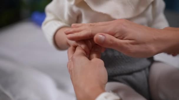 Close Mother Hands Rubbing Moisturizer Tiny Palms Unrecognizable Toddler Caucasian — Vídeo de Stock