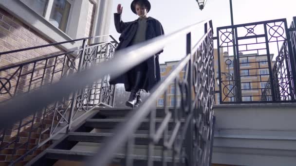 Confident Slim Woman Walking Downstairs City Leaving Left Caucasian Gorgeous — Stock Video