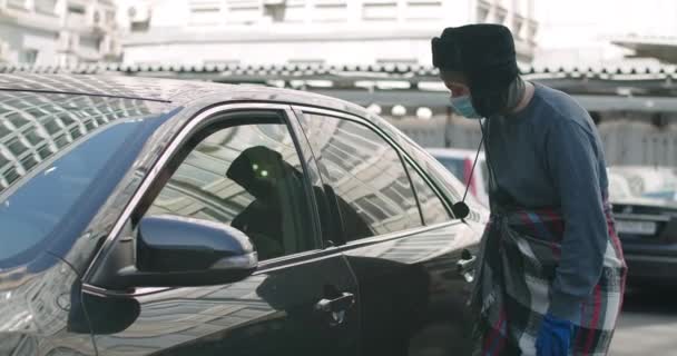 Homeless Woman Walking Car Slow Motion Knocking Window Portrait Young — Stock Video