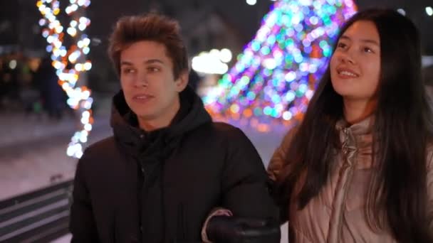 Romantic Teenage Couple Walking Arm Arm Talking Admiring Urban City — Stock Video