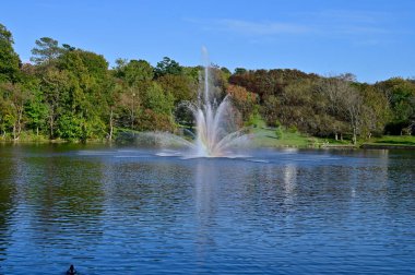 Çeşmedeki Güzel Gökkuşağı manzarası