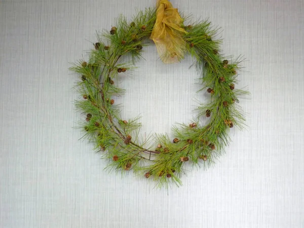 Isolated Christmas Pine Wreath — Fotografia de Stock