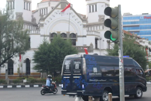 Rušný Provoz Před Budovou Lawang Sewu Semarang — Stock fotografie