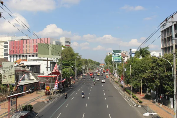 Indonezja Semarang Sierpnia 2021 Warunki Drogowe Dużych Miastach Istnieją Różne — Zdjęcie stockowe