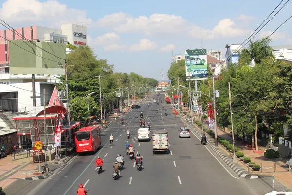 Indonezja Semarang Sierpnia 2021 Warunki Drogowe Dużych Miastach Istnieją Różne — Zdjęcie stockowe