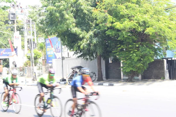 Ciclistas Áreas Urbanas Pela Manhã — Fotografia de Stock