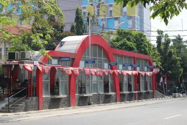 Paragem Autocarro Vermelha Que Está Vazia Autocarro — Fotografia de Stock