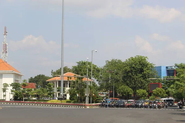 Semarang Şehrindeki Şehir Manzarası Kalabalık Araçlar Parklar Var — Stok fotoğraf