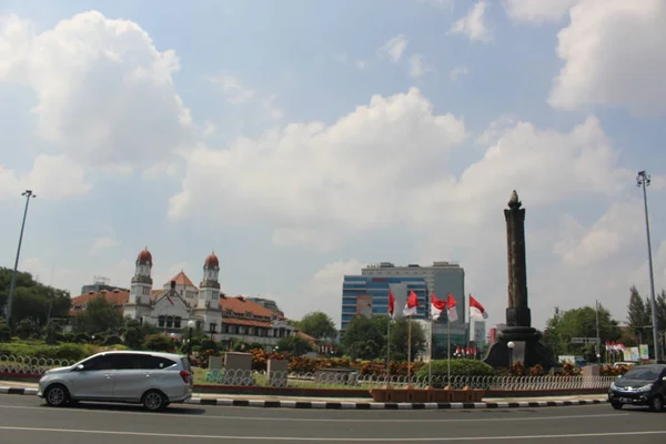 Birçok Araç Semarang Şehrinin Merkezinde Yani Tugu Muda Çevresinde Yer — Stok fotoğraf
