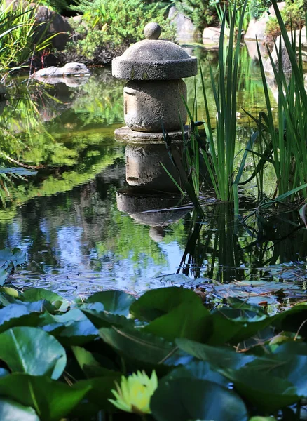 Stone Pedestal Pond Element Japanese Garden Public Park — Stock Photo, Image