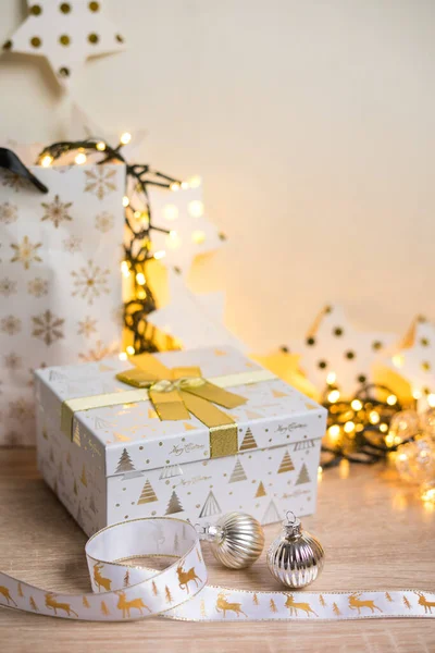 Fundo Acolhedor Inverno Com Detalhes Decoração Festiva Neve Uma Mesa — Fotografia de Stock