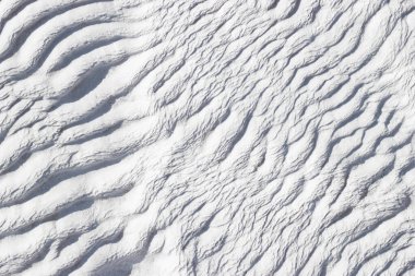 Türkiye 'de Pamukkale kalsiyum travertininin beyaz soyut dokusu. 