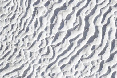 Pamukkale kalsiyum travertininin gri dokusu, çapraz dalgaların deseni