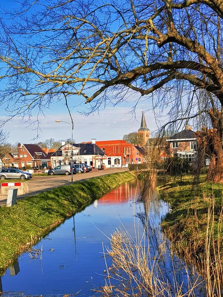 Holenderska Wioska Warffum Prowincja Groningen Północy Kraju Pogodny Słoneczny Zimowy — Zdjęcie stockowe