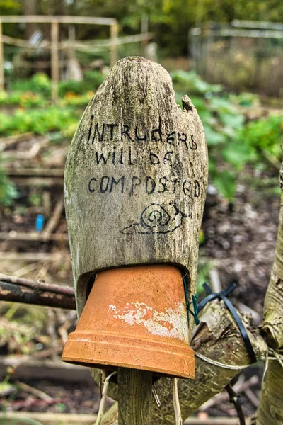 Funny Warning Sign Written Old Wooden Shoe Entrance Garden Groningen — Stock Photo, Image
