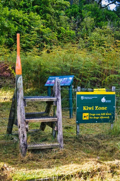 Piquet Bois Panneau Kiwi Zone Indiquant Une Zone Protection Pour — Photo