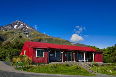 Kuzey Egmont Kafesi ve Taranaki Yanardağı (Egmont Dağı), Kuzey Adası, Yeni Zelanda, açık bir günde