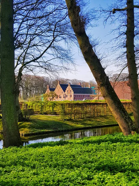 Menkemaborg Pozdně Středověké Zděné Sídlo Obklopené Tradiční Zahradou Uithuizen Provincie — Stock fotografie