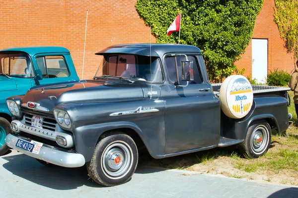 Uithuizen Holanda 2022 Belamente Restaurado Vintage Pegar Caminhão Chevrolet Apache — Fotografia de Stock
