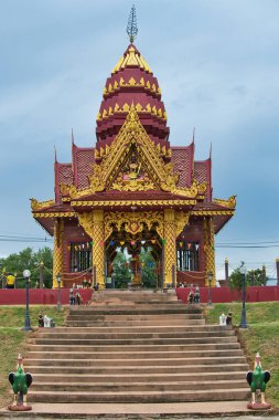 Orta Tayland 'da Phetchabun şehrinin şehir sütununun tapınağı.
