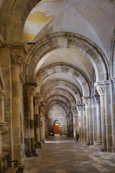 Zijbeugel Met Bogen Van Middeleeuwse Basiliek Sainte Marie Madeleine Vzelay — Stockfoto