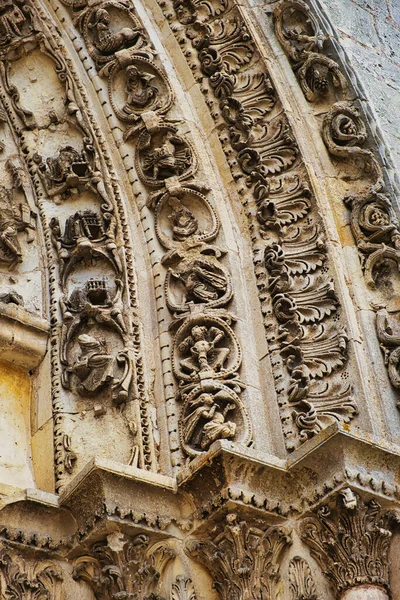 Detalle Del Tímpano Iglesia Medieval Notre Dame Saint Lazare Avallon —  Fotos de Stock