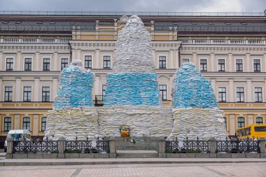 Ukrayna 'nın başkenti Kyiv, Ukrayna' nın savaş zamanındaki anıtları ve mimarisi bombalanmayı önlemek için kapatıldı.