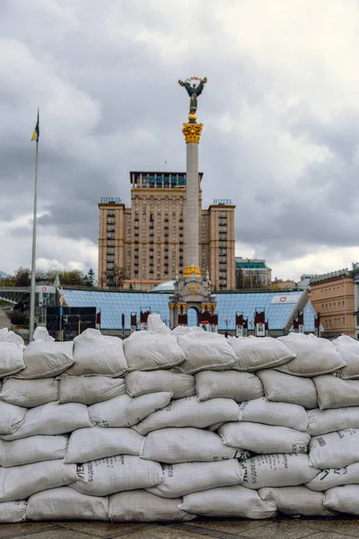 Ukrayna 'nın başkenti Kyiv, Ukrayna' nın savaş zamanındaki anıtları ve mimarisi bombalanmayı önlemek için kapatıldı.