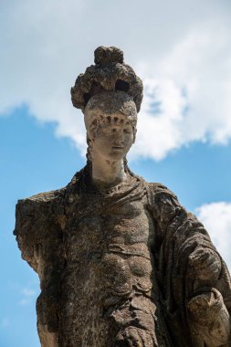 Ukrayna 'daki Olesco Kalesi' nin yapı elementleri ülkenin en eski parklarından biridir.