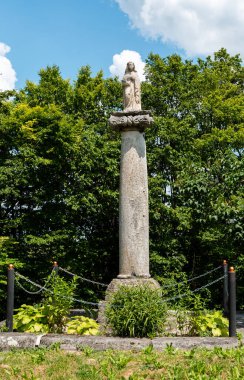 Ukrayna 'daki Olesco Kalesi' nin yapı elementleri ülkenin en eski parklarından biridir.