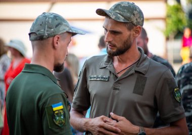 Poltava, Ukrayna - 08 Temmuz 2022: Rusya 'nın başlattığı savaş sırasında Ukrayna ordusunu desteklemek için yardım amaçlı açık sokak etkinliği