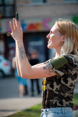 Poltava, Ukrayna - 08 Temmuz 2022: Rusya 'nın başlattığı savaş sırasında Ukrayna ordusunu desteklemek için yardım amaçlı açık sokak etkinliği