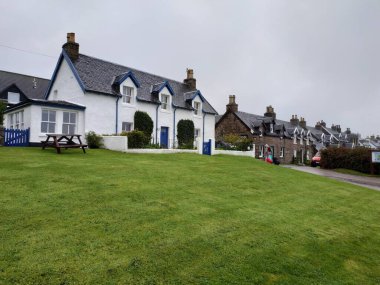 Birleşik Krallık, Mull ve Iona Adaları - 8 Eylül 2019: Bulutlu havada adalarda canlı stil ve mimarinin gelişigüzel fotoğrafları