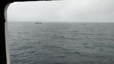 İngiltere, Mull ve Iona Adaları - 8 Eylül 2019: Bulutlu havada adalarda canlı stil ve mimarinin gelişigüzel fotoğrafları