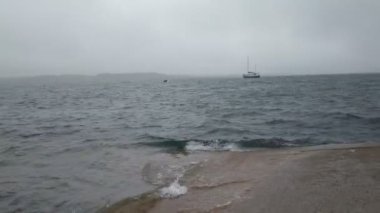 İngiltere, Mull ve Iona Adaları - 8 Eylül 2019: Bulutlu havada adalarda canlı stil ve mimarinin gelişigüzel fotoğrafları