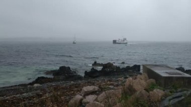 İngiltere, Mull ve Iona Adaları - 8 Eylül 2019: Bulutlu havada adalarda canlı stil ve mimarinin gelişigüzel fotoğrafları