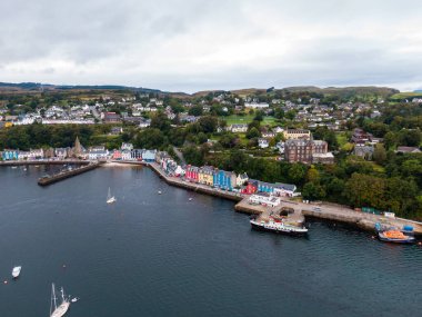 Bulutlu bir havada İngiltere 'nin Tobermory kentindeki hava manzarası.