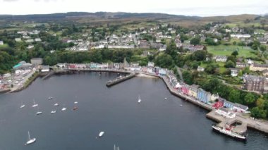 Bulutlu bir havada İngiltere 'nin Tobermory kentindeki hava manzarası.