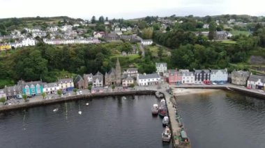 Bulutlu bir havada İngiltere 'nin Tobermory kentindeki hava manzarası.