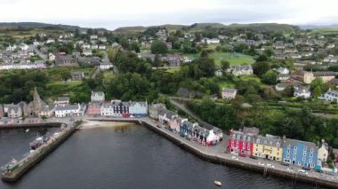 Bulutlu bir havada İngiltere 'nin Tobermory kentindeki hava manzarası.