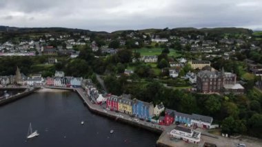 Bulutlu bir havada İngiltere 'nin Tobermory kentindeki hava manzarası.