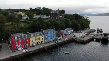 Bulutlu bir havada İngiltere 'nin Tobermory kentindeki hava manzarası.