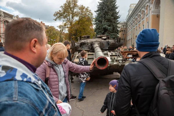 Полтава Украина Сентября 2022 Года Разбитые Танки Открывают Уличную Выставку — стоковое фото